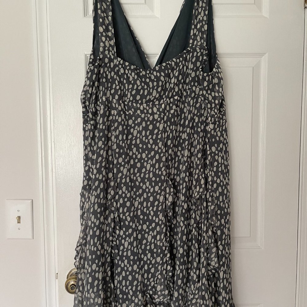 The Pyramid Collection 3X Ruffle Top - Picture 2 of 4